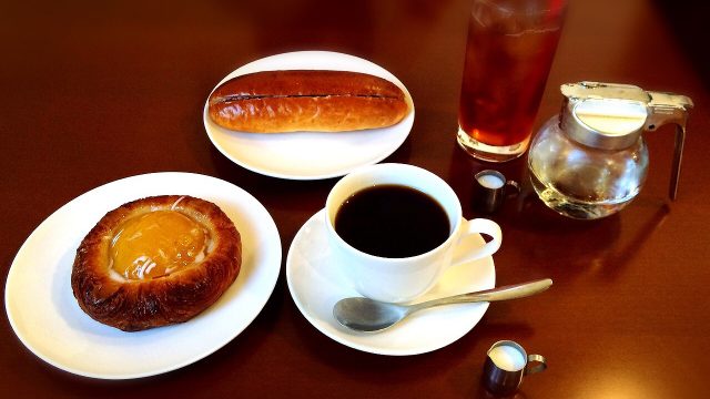 ポッシュの白桃のデニッシュとバターあんサンド