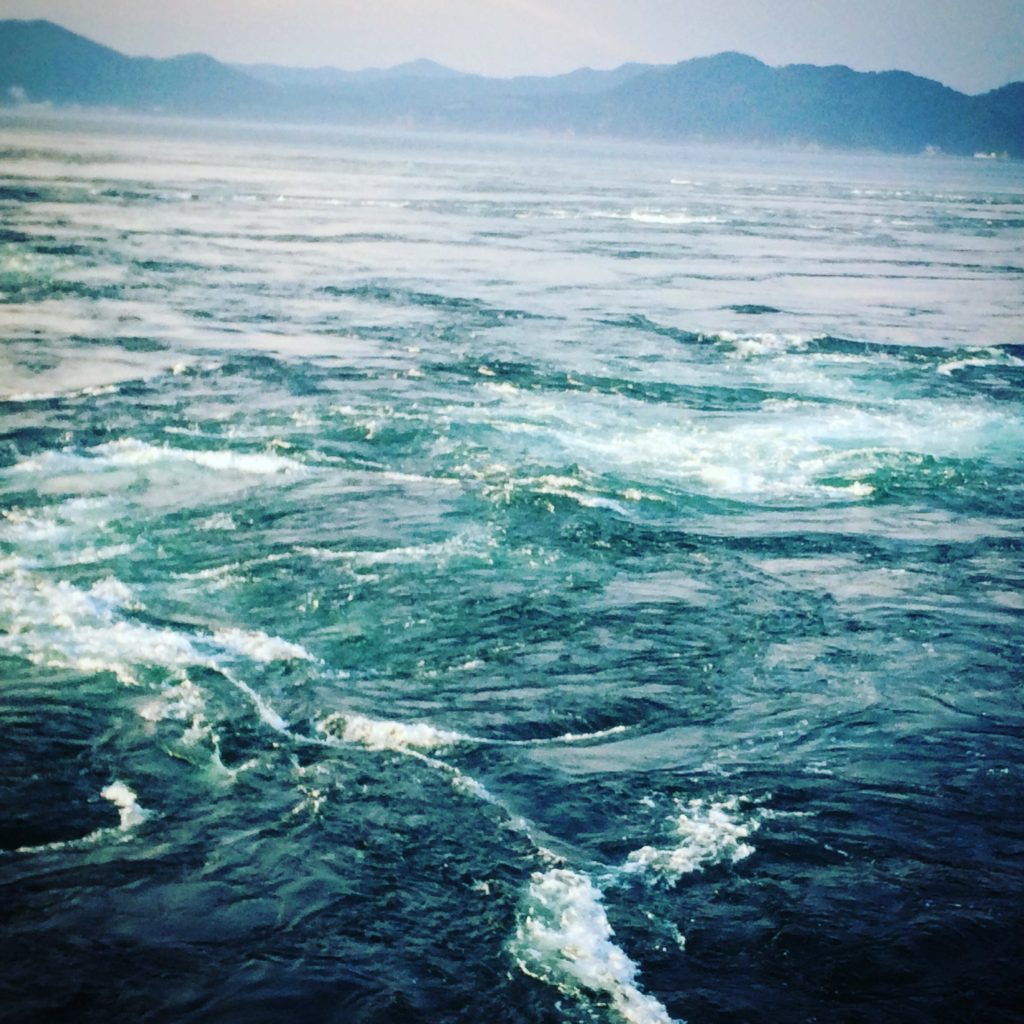 うずしお観潮船から見る鳴門海峡