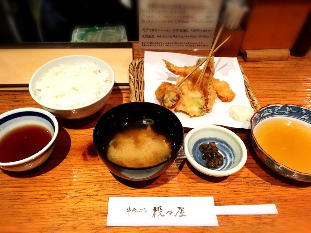 新宿段々屋のランチ、季節の天ぷら定食梅