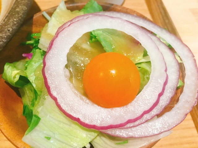 ほんやのあと(honyanoato)の旬の野菜カレーのサラダ